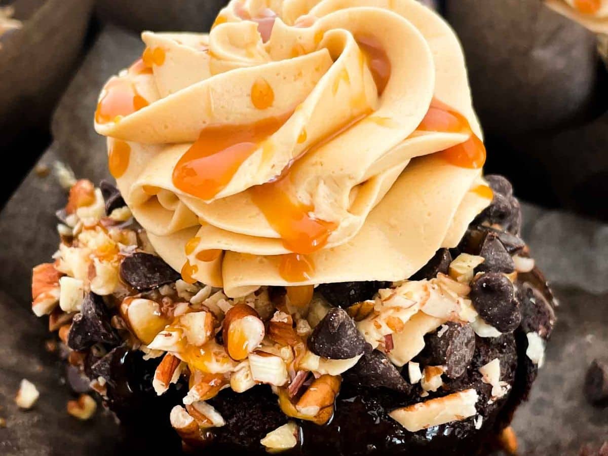 Chocolate Turtle Cupcakes