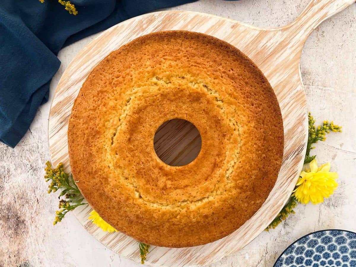 entire round classic vanilla pound cake