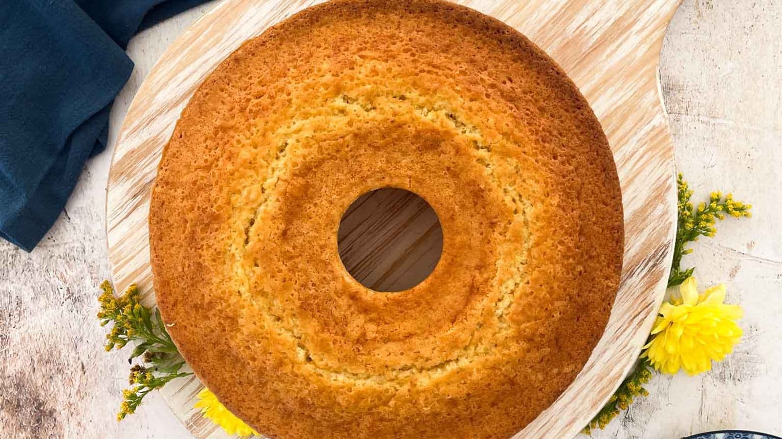 entire round classic vanilla pound cake