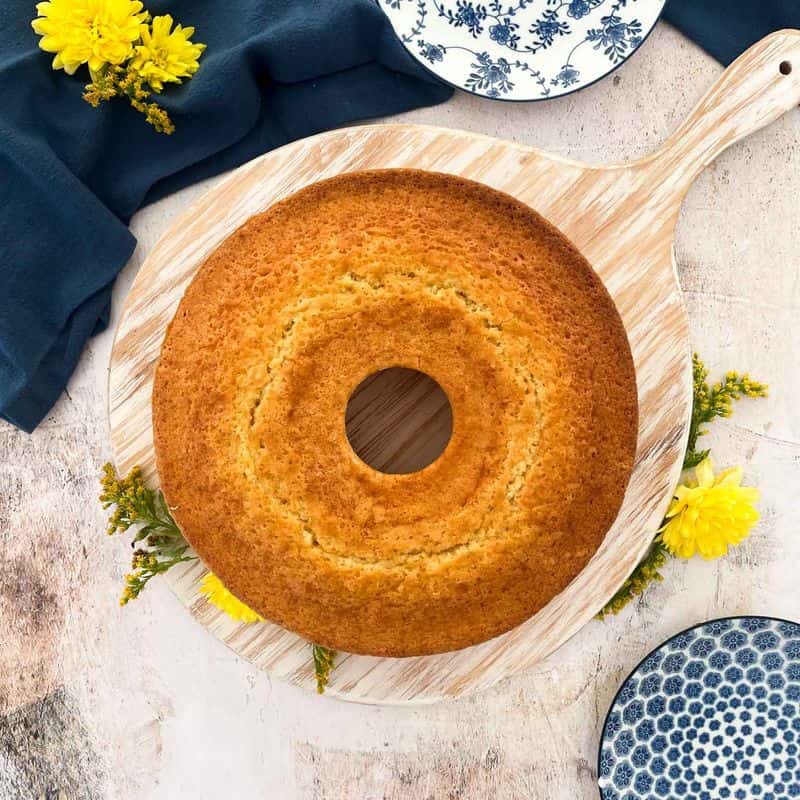 entire round classic vanilla pound cake