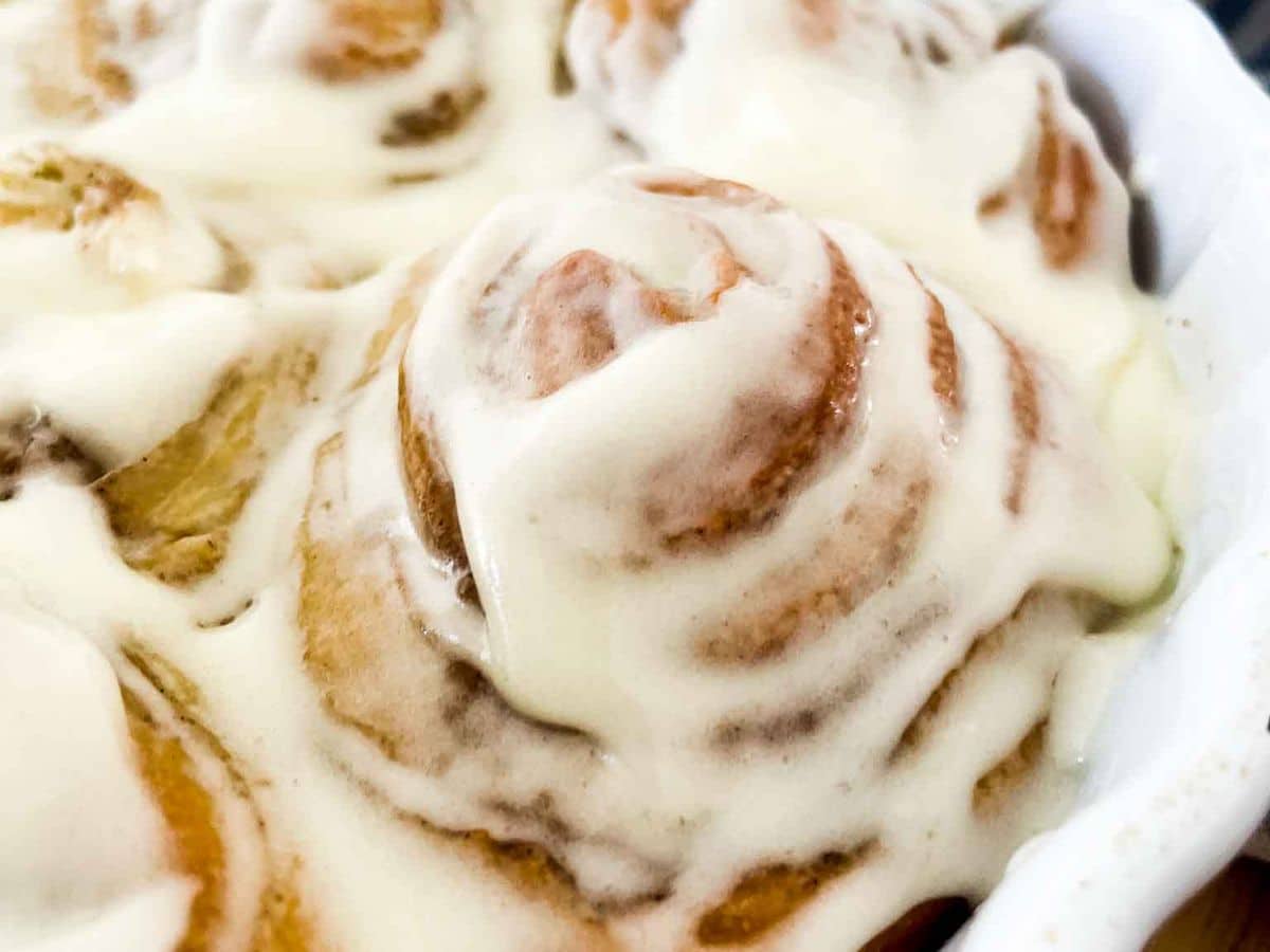 closeup up picture of a potato flake sourdough cinnamon roll
