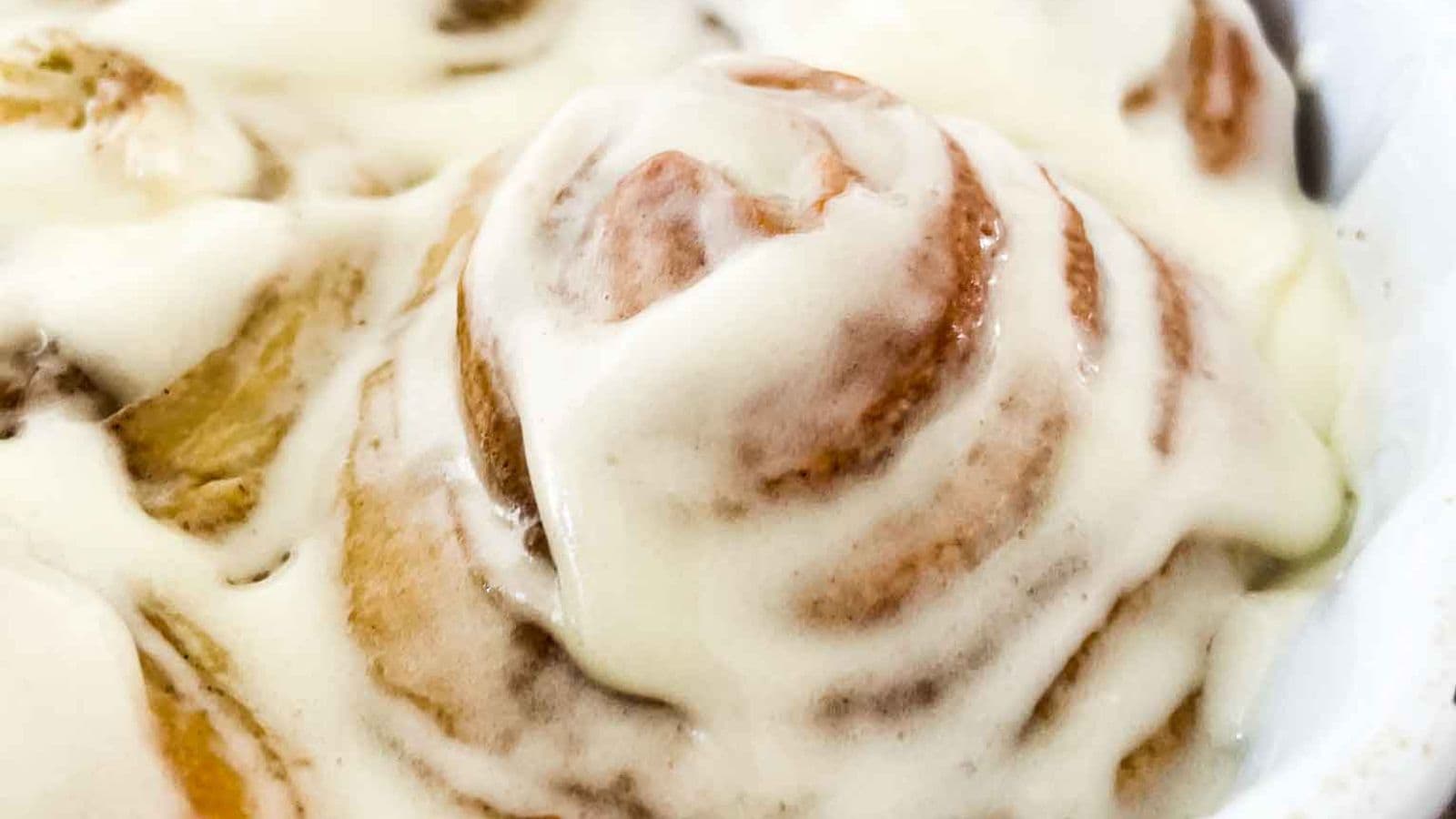closeup up picture of a potato flake sourdough cinnamon roll