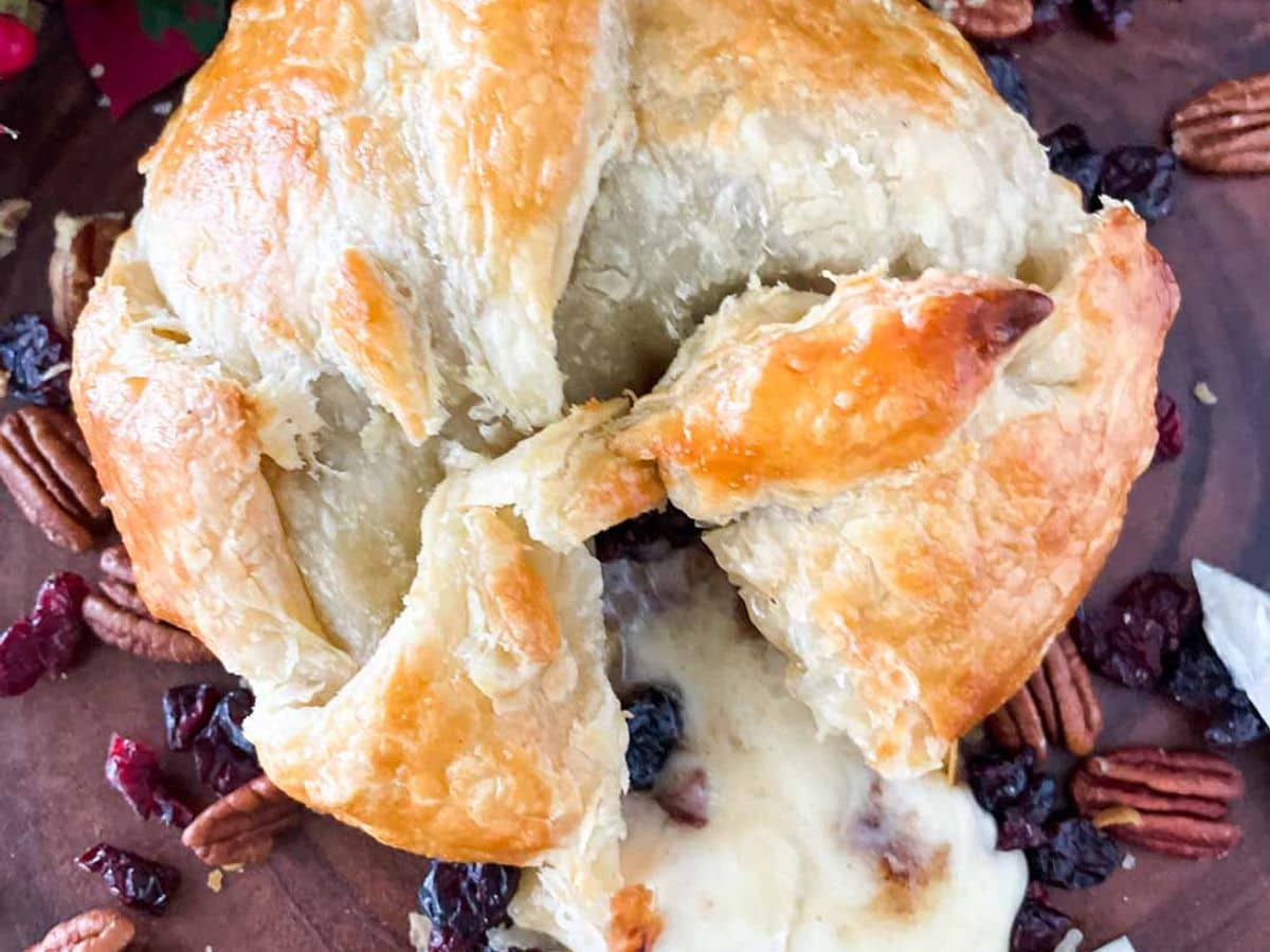 Baked Brie with Cranberries and Toasted Pecans