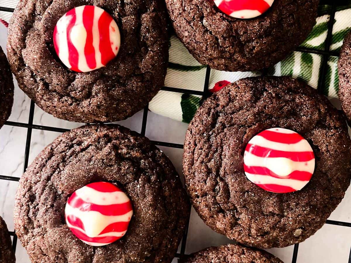several chocolate peppermint cookies on a cooling rack