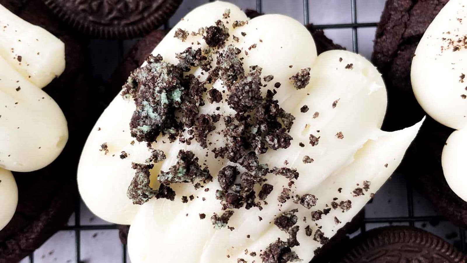 Frosted Mint Oreo Cookies