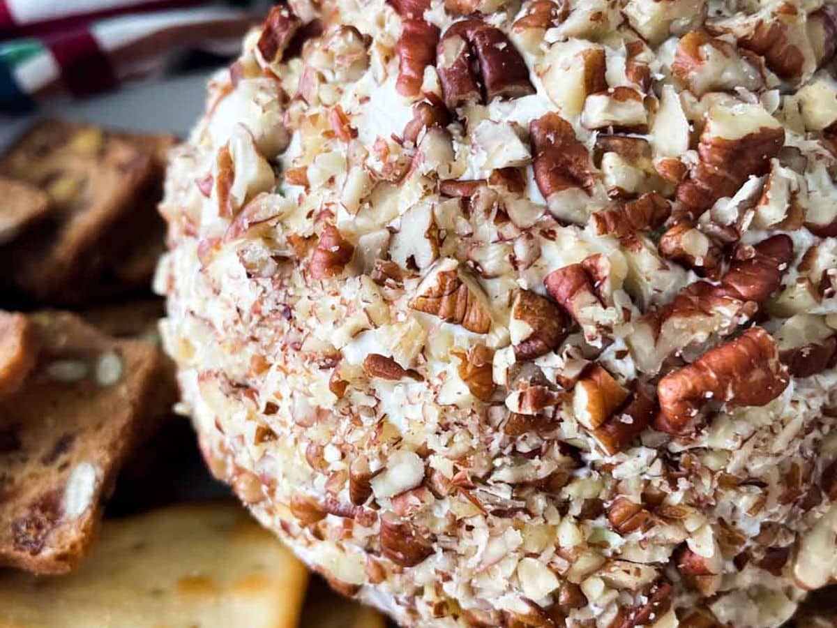 Easy Pineapple Cheese Ball