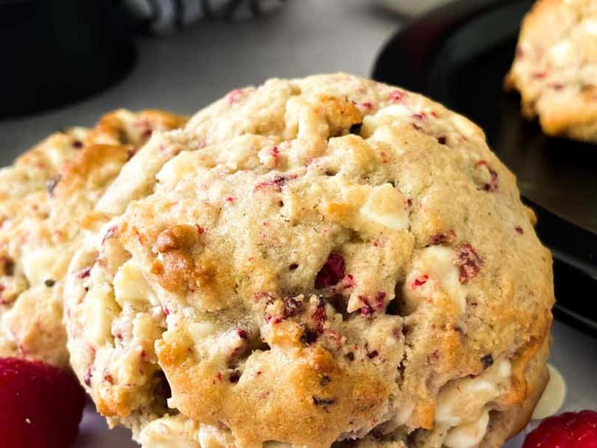 white chocolate raspberry cookie